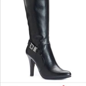 💕 Knee high black heeled boots !! Size 8.5